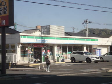 ファミリーマート西原八丁目店