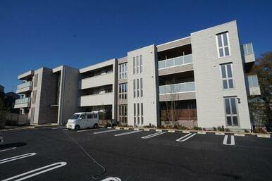 積水ハウス施工重量鉄骨造の賃貸マンションです。耐震等級が最高「３」を取得した地震に強い建物です。