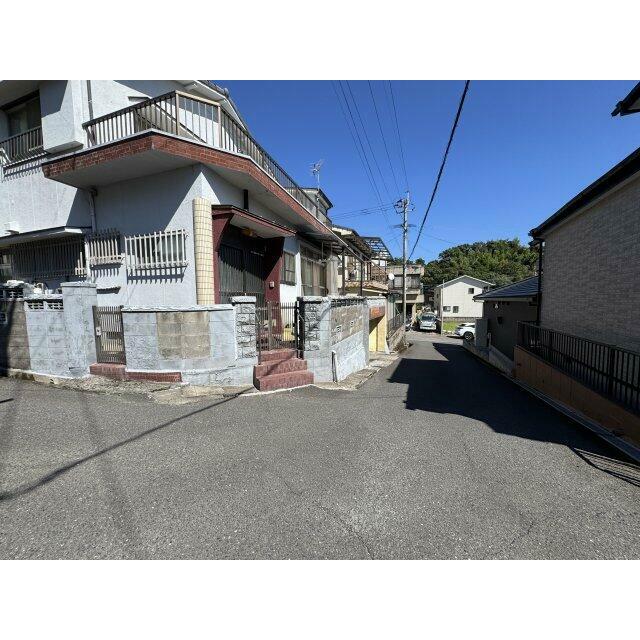 前面道路含む現地写真です