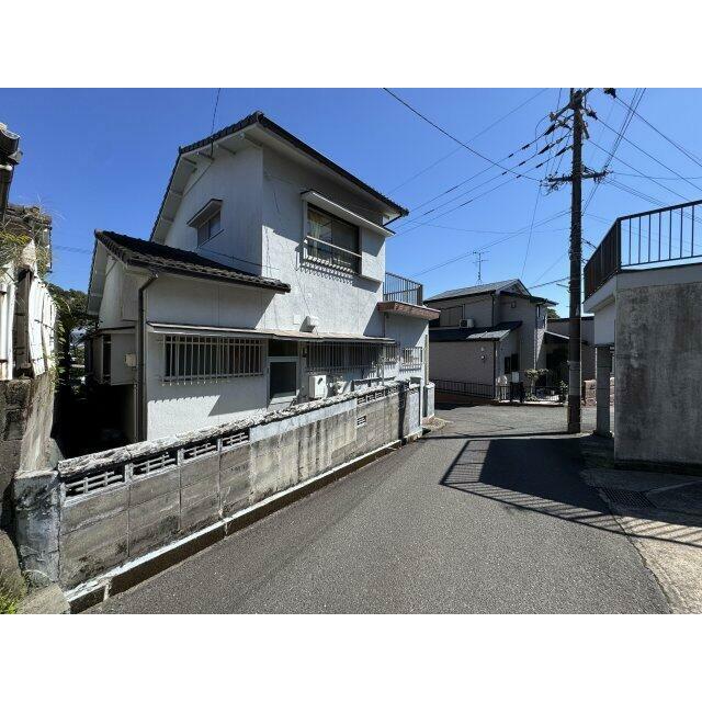 前面道路含む現地写真です