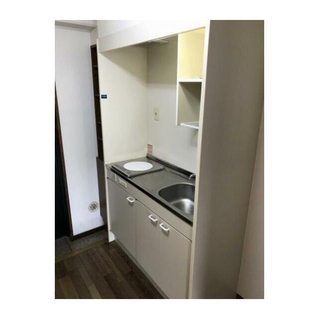 キッチスペース・冷蔵庫置き場もしっかり確保。