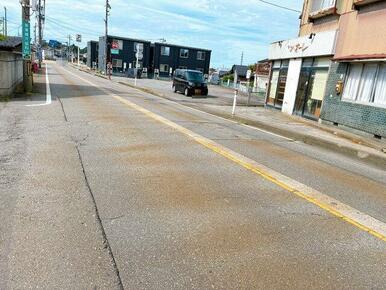 西側道路は融雪装置付き！
