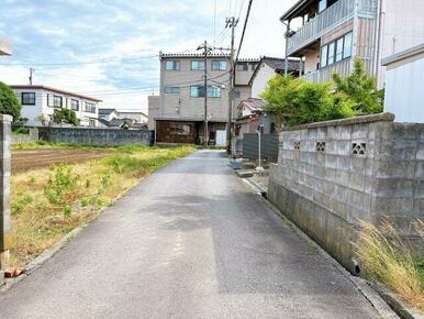 東側道路※セットバックが必要です※