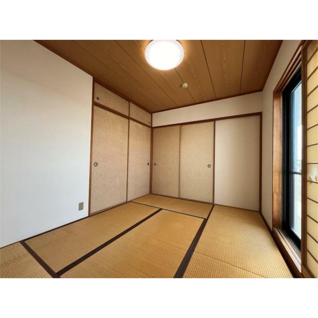 和室６帖を別角度から撮影。