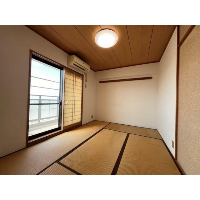 和室６帖。押入れもあります。