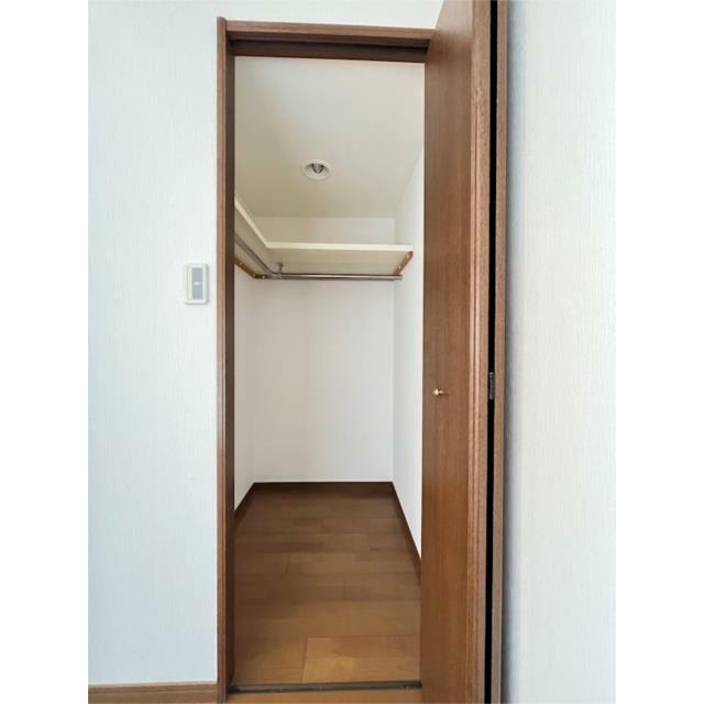 洋室５．９帖の収納。