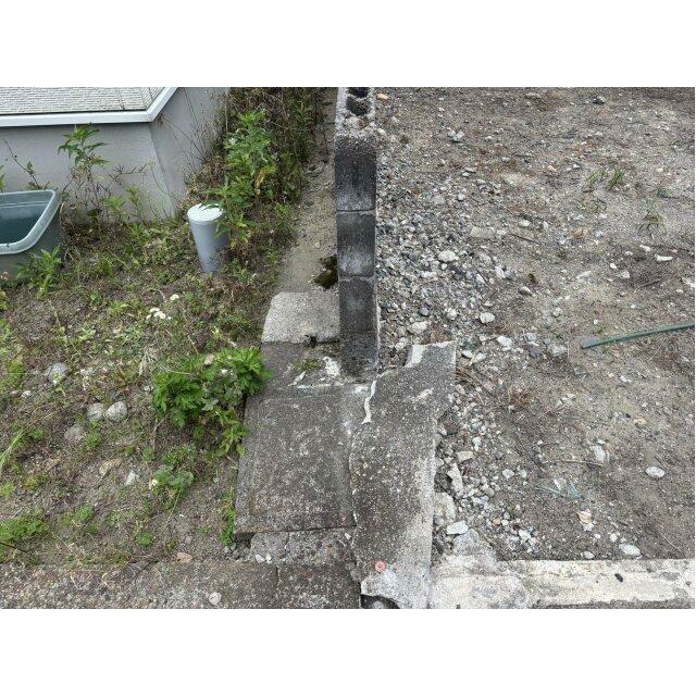 敷地向かって左側の境界付近です。