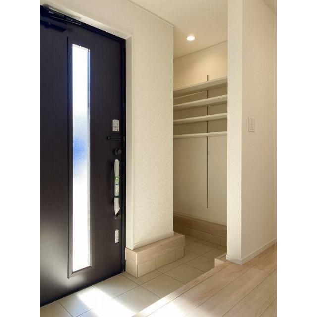 人を迎え入れる最初の場所だから、清潔感があり余裕ある空間に。