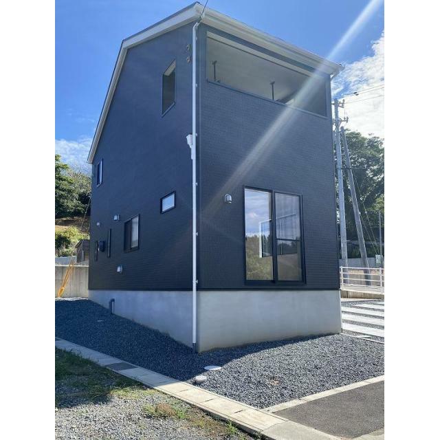 一本中に入った通りなので、車の交通量も少なく静かに過ごせます