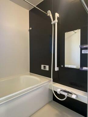 お子様と一緒にバスタイムを楽しめる浴室 ♪