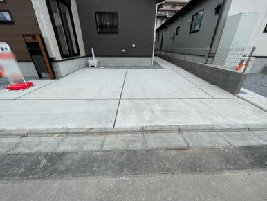 カースペース3台！並列駐車もできます！親戚や友人が遊びに来ても安心♪急な来客にも対応できますね＾＾