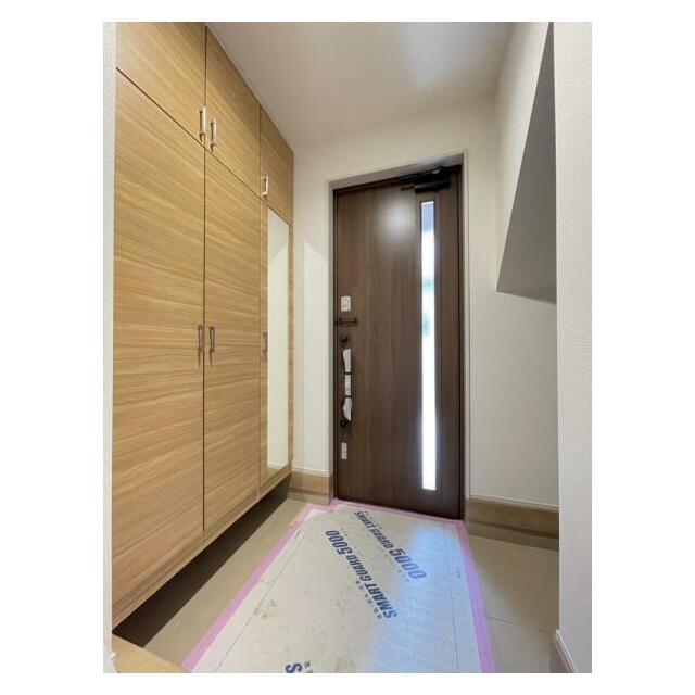 家族の靴がしまえるシューズボックス付き！土間にはベビーカーや子供の遊び道具なども収納できますよ＾＾