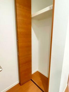 「２階　廊下　収納」
