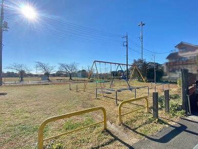 八潮南公園：約700ｍ