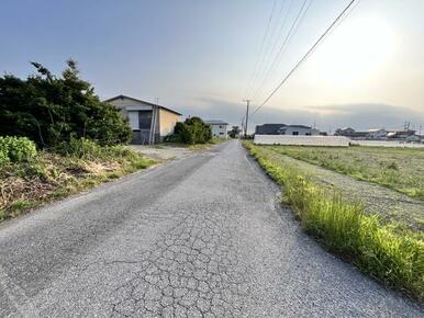 南側の接面道路です。