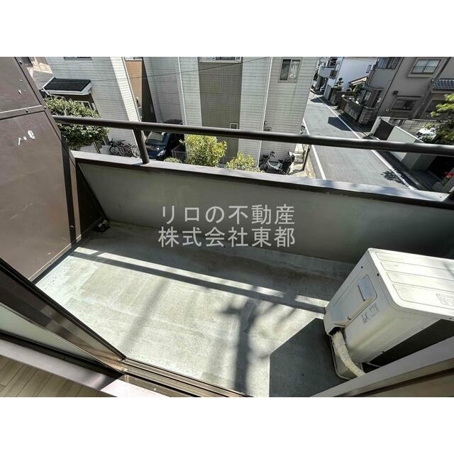 バルコニーがあるので洗濯物を太陽の下で干すことができます♪