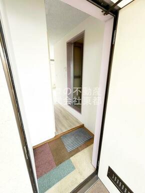 玄関から見たお部屋です♪