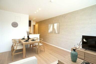 ※家具家電はイメージです。【１４．３帖ＬＤＫ】エアコン付きＬＤＫ　２口ＩＨ＋ラジエントヒーター＋グ…