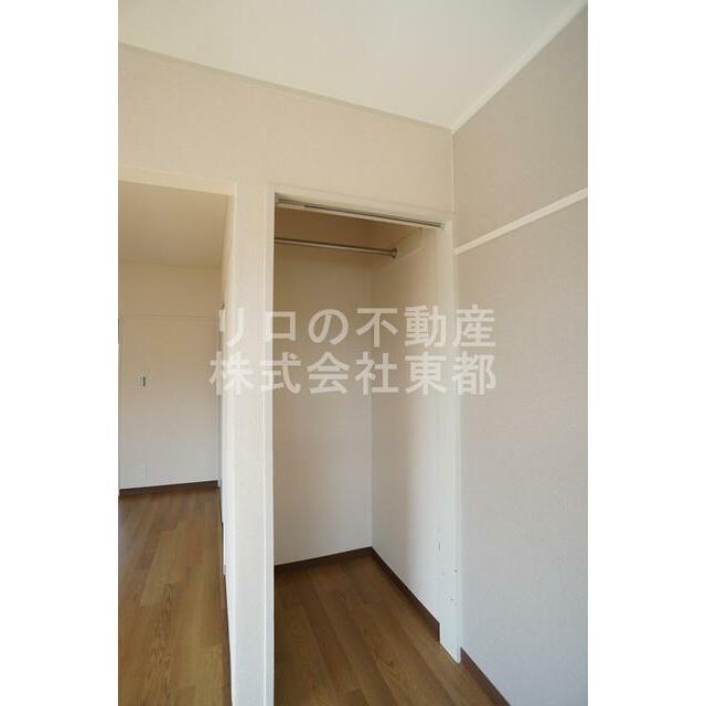 パイプハンガー付なのでジャケット等も収納可能ですね☆