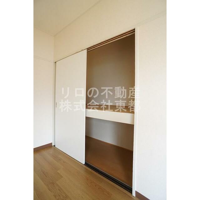 奥行のある収納付です！増えがちな荷物をスッキリ収納できます！