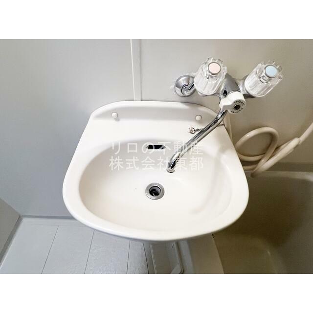 鏡付の洗面ボウルなので、洗顔するときに便利ですね☆