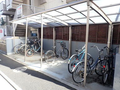 屋根付きの自転車置き場