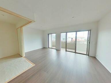 南向きのため、日中は室内に陽が差し込みます！