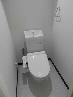 温水洗浄便座付トイレ