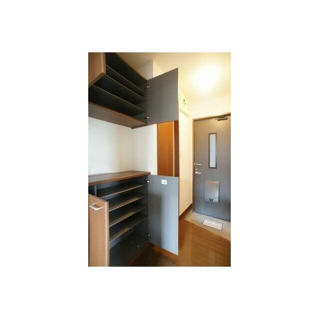 ☆玄関ホール☆シューズクローゼットは２段にわかれており、２５足前後収納できます☆