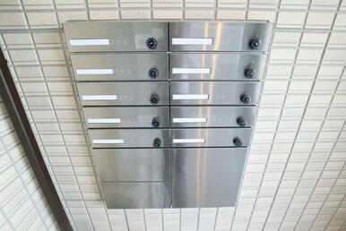 集合ポストと留守時に大変便利な宅配ＢＯＸ。