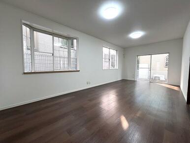 「LDK」採光が多く、日当たり良好です。