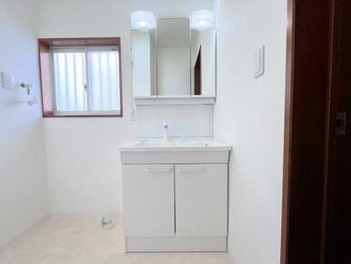 「洗面脱衣所」人気の三面鏡は新品交換済みです