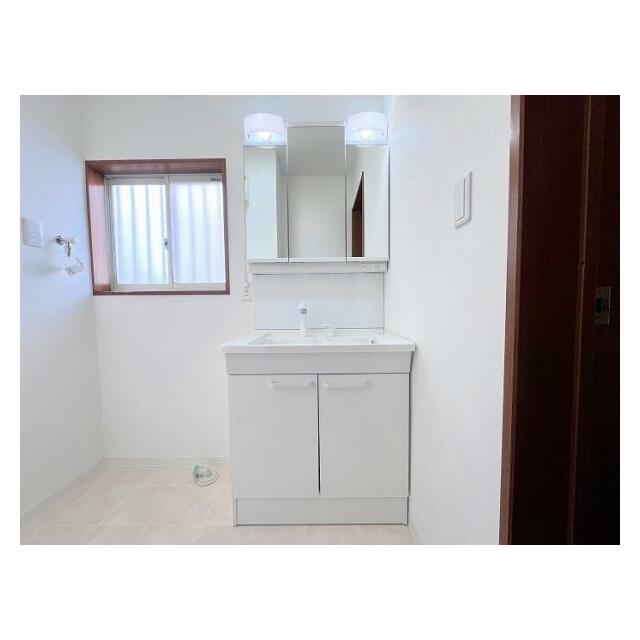 「洗面脱衣所」人気の三面鏡は新品交換済みです