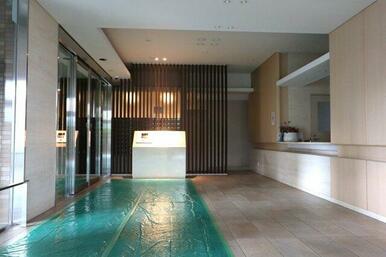 ホテルライクなマンション共用部です。