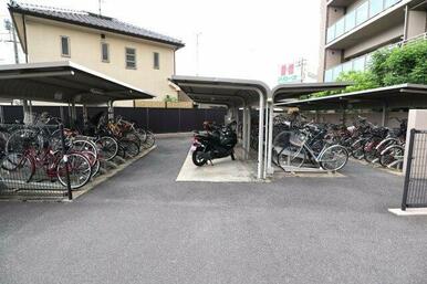 敷地内には自転車置き場がございます。