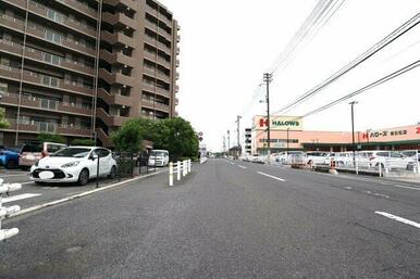 スーパーまで徒歩1分と近隣施設も充実しております！