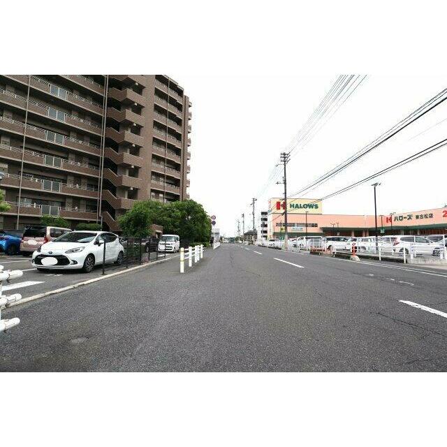 スーパーまで徒歩1分と近隣施設も充実しております！