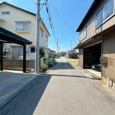 交通量の少ない閑静な住宅街