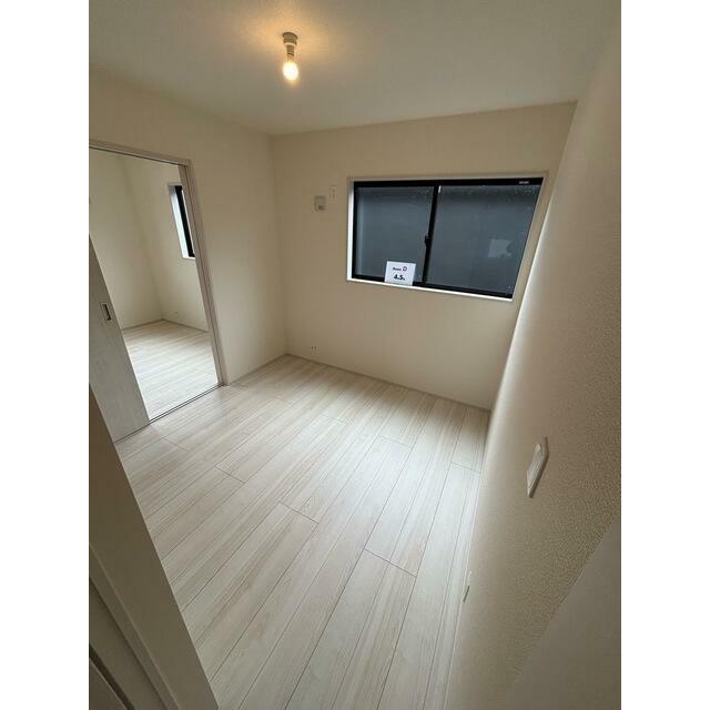 洋室は膝に難ありの方も過ごしやすいですね（1号棟）