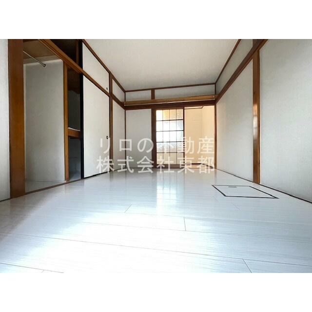窓から暖かな日差しが入ります♪