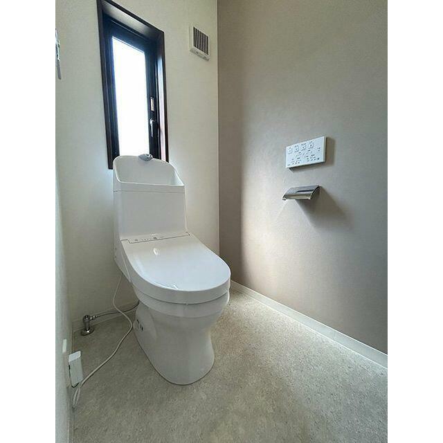 ウォシュレット付きトイレ新規交換済みです