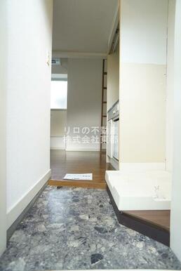 すっきりシンプルな玄関スペースです！