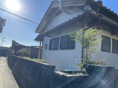 海が近いから、毎日の散歩や釣り、子供と砂浜で遊ぶなど、自然と触れ合う時間が増えそうです。