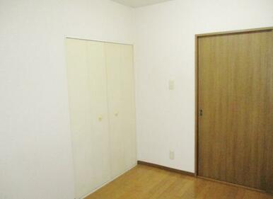 大きなクローゼットがあるのでお部屋が広く使えます