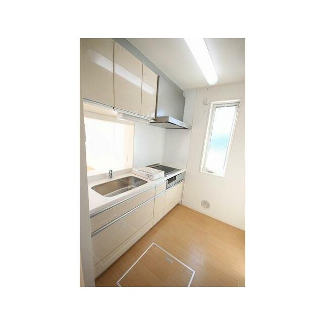 キッチンは上下部に収納がございます