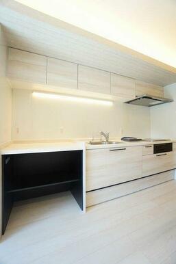 【キッチン】お手入れしやすいＩＨクッキングヒーター