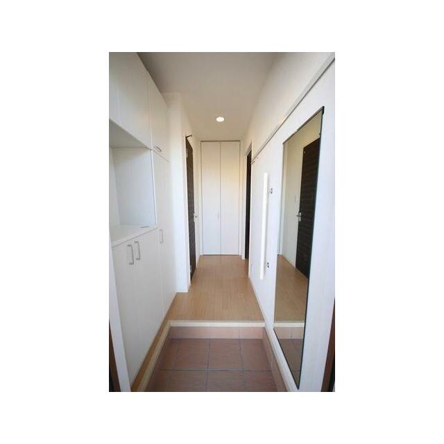 玄関はシューズボックスがございます