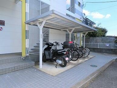 屋根付き駐輪場あり