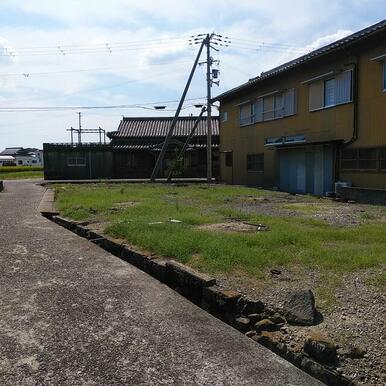 南側接道　洲本市管理法定外里道（２項道路）