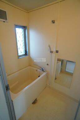 清潔感のある浴室で、１日の疲れを癒しリラックスできます。